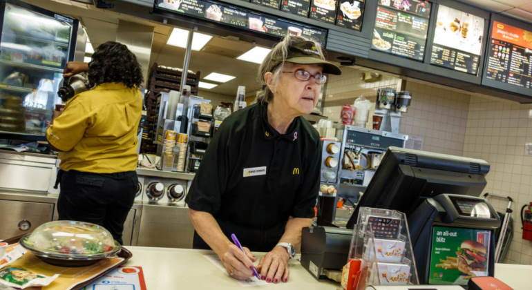 trabajadora-sueldo-mcdonalds.jpg