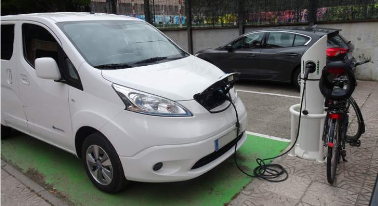 electrico-cargando-madrid.jpg