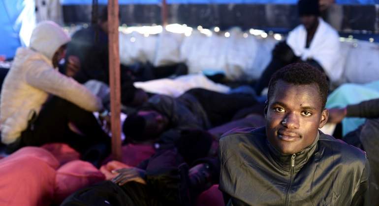 inmigrante-sonriente-aquarius.jpg
