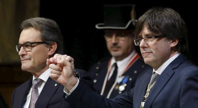 mas-puigdemont-juramento-reuters.jpg