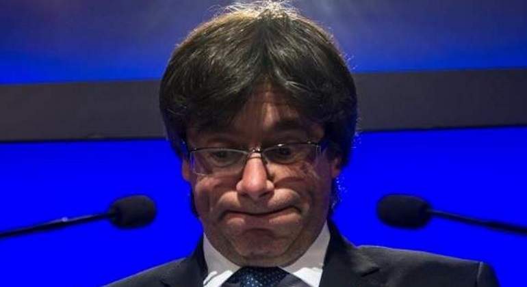 puigdemont-fondoazul.jpg