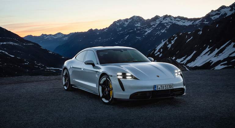 porsche-taycan-2019-01.jpg
