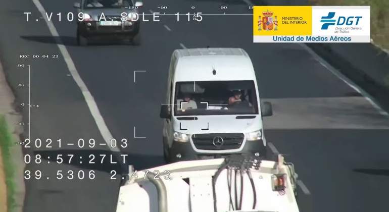 dgt-camara-aerea-cinturon-campana.jpg