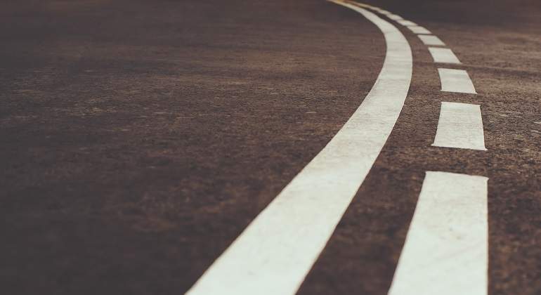 Lineas-de-la-carretera-iStock.jpg