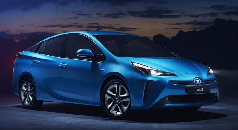 toyota-prius-2019-01.jpg