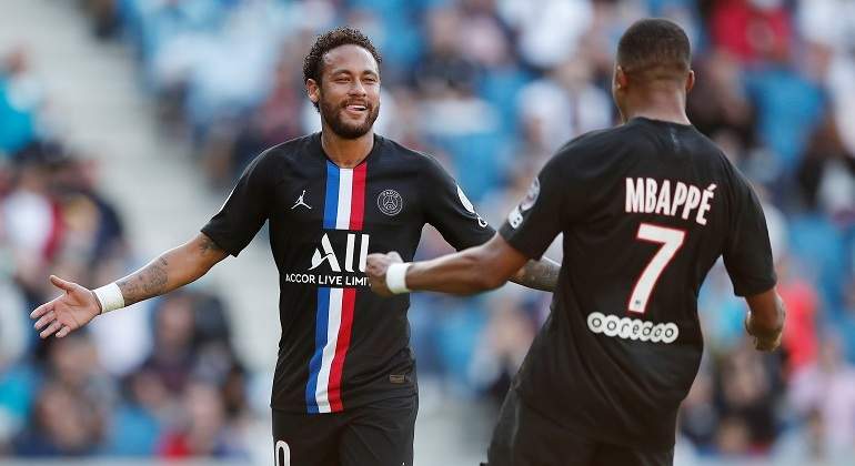 neymar-mbappe-celebran-pretemporada-covid-2020-reuters.jpg