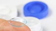 Alerta sanitaria: retiradas hasta 23 soluciones para lentillas y ojos bajo el defecto de esta marca