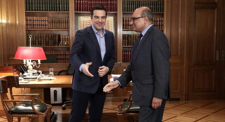 tsipras-Chakrabarti-efe.jpg