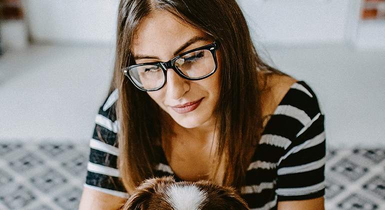 mujer-gafas-istock.jpg