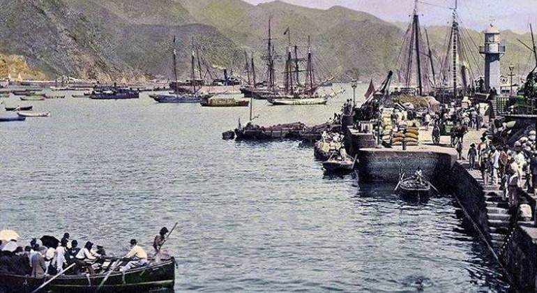 Imagen antigua de un puerto de Canarias