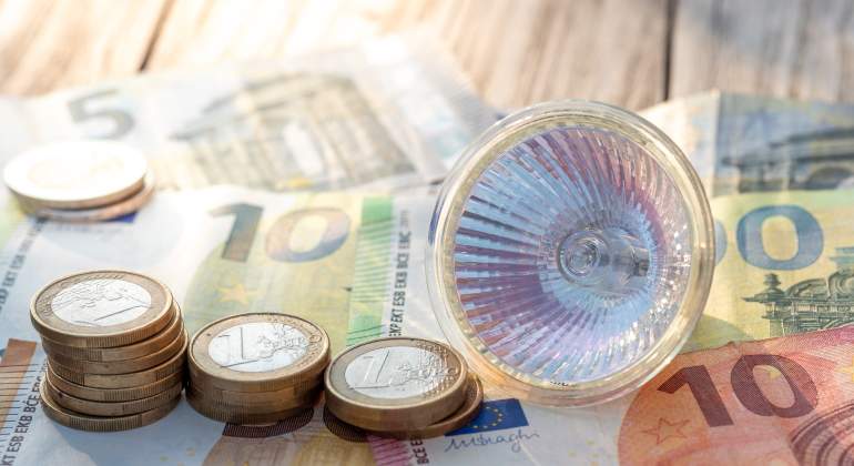 bombilla-euros-factura-luz-recurso-dreamstime.jpg