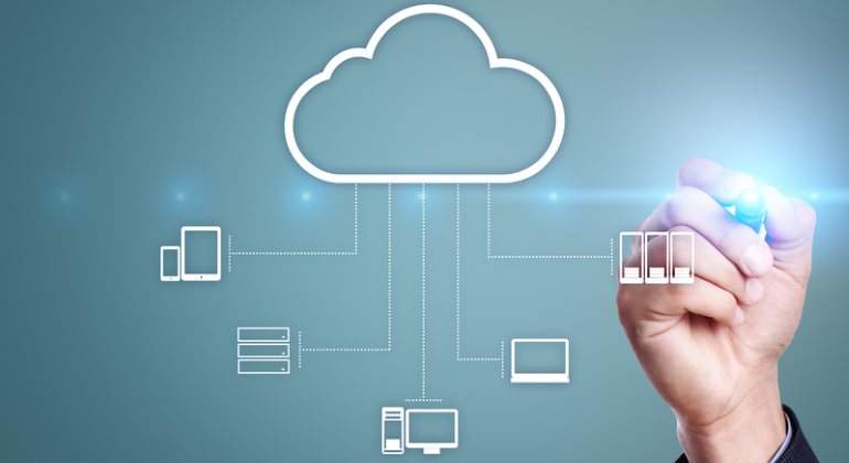 nube-datos-subida-mano-770-dreamstime.jpg