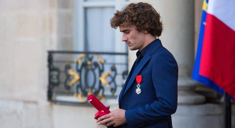 griezmann-legion-honor-cordon-press.jpg