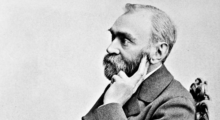 alfred-nobel-wikipedia.jpg
