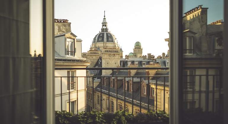 Ventana-de-balcon-abierta-iStock.jpg