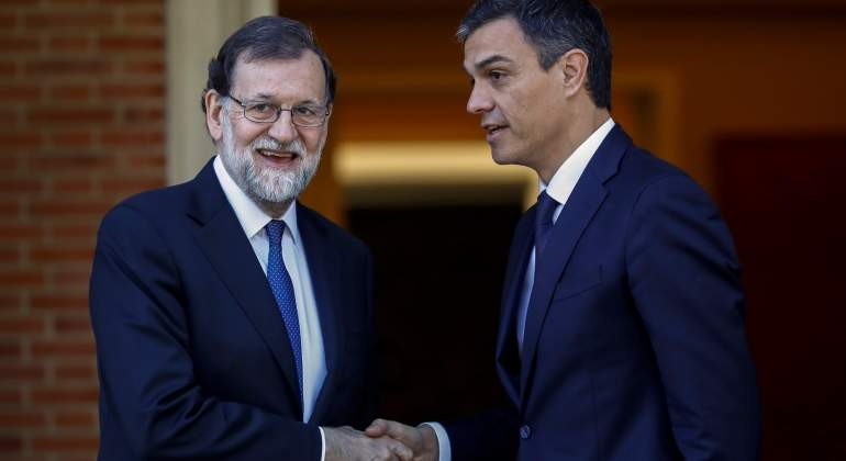 rajoy-sanchez-15MAYO-moncloa-efe.jpg