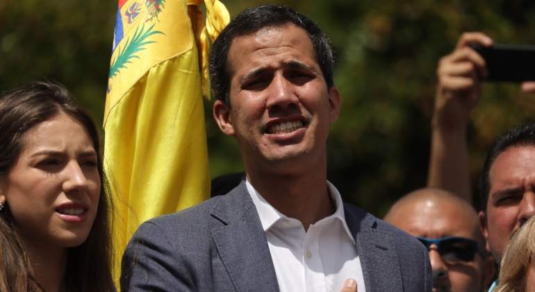 La Fiscalía venezolana pide que se prohíba a Guaidó salir del país y que se congelen sus cuentas