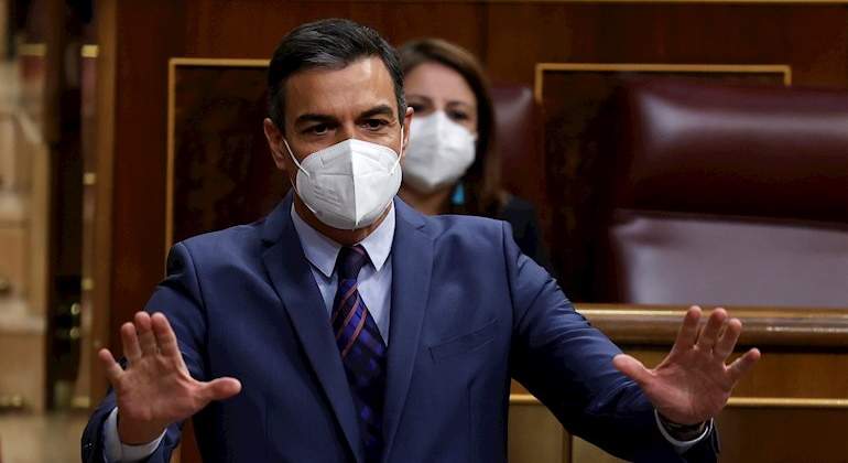 sanchez-manos-congreso-16jun21-efe.jpg
