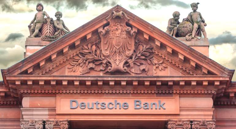 Deutsche-Bank-edificio-estatua.jpg
