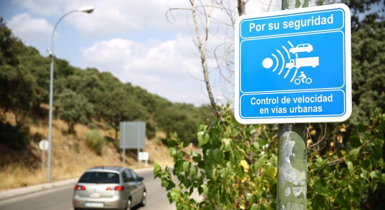 radar-exceso-velocidad-senal-trafico-ep.jpg