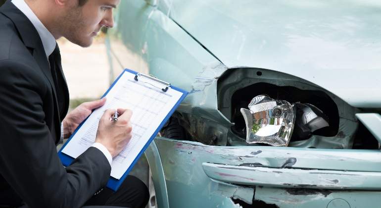 coche-seguro-accidente-dreamstime.jpg