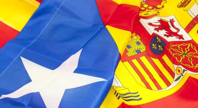Cataluna-Espana-banderas-dobladas-Dreamstime.jpg