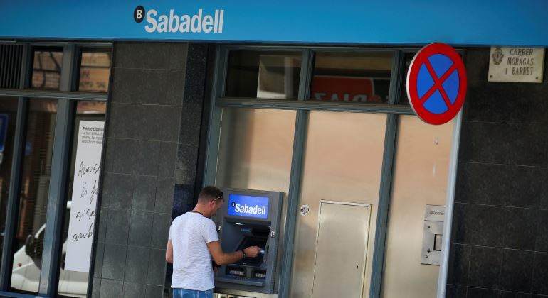 sabadell-cajero-senal-770-reuters.jpg