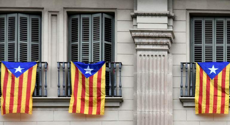 catalunya-estelada-balcones-bandera-770-dreamstime.jpg