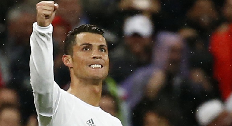 cristiano-puno.jpg