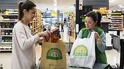 Mercadona invierte 140 millones para hacer más verdes sus tiendas