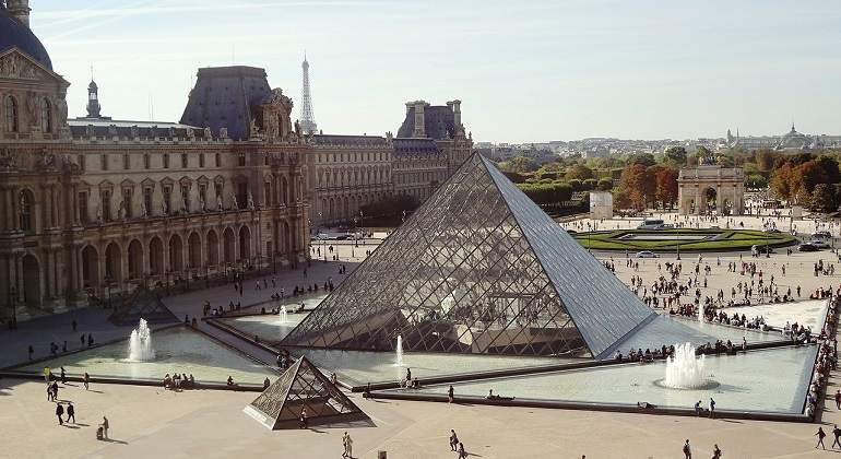 piramide-louvre-saint-gobain.jpg