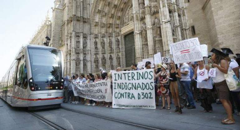 manifestacion-interinos-funcionarios-efe.jpg