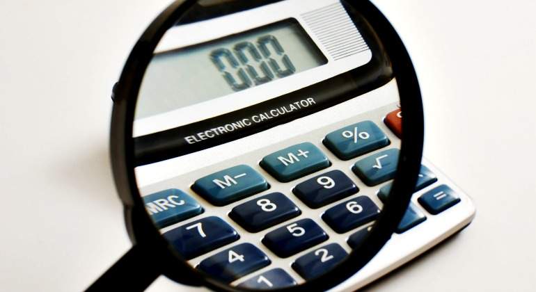 calculadora-lupa-770-dreamstime.jpg