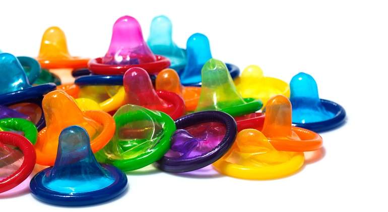 Un-conjunto-de-preservativos-de-diferentes-colores-iStock.jpg