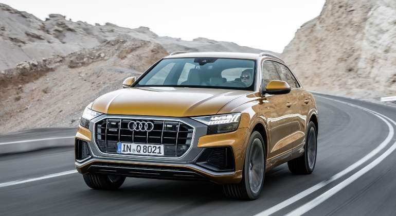 audi-q8-2018-1.jpg