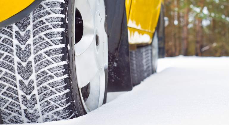 neumatico-invierno-nieve-consejos-compra-dreamstime.jpg