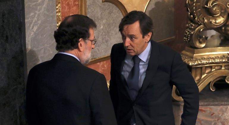 rajoy-hernando-congreso-efe.jpg