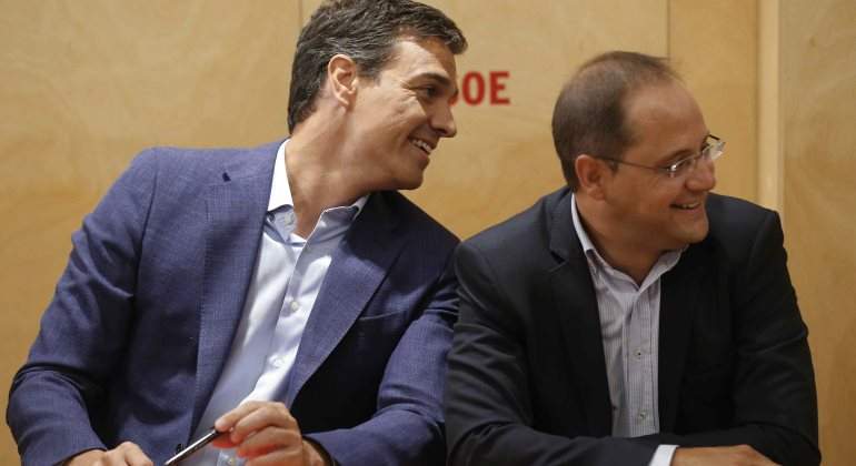 pedrosanchez-risitas-comite-luena-efe.jpg