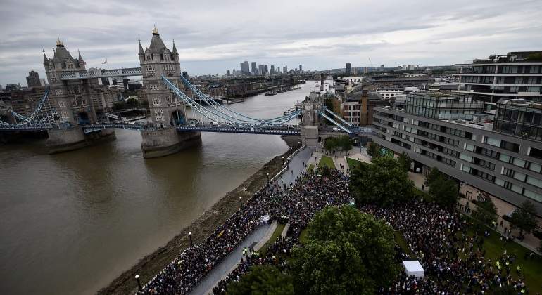 Londres-PuentedeLondres-vigilia-junio2-17-Reuters.jpg