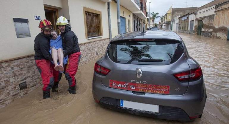 coche-inundacion-alcazares-efe-bien.jpg