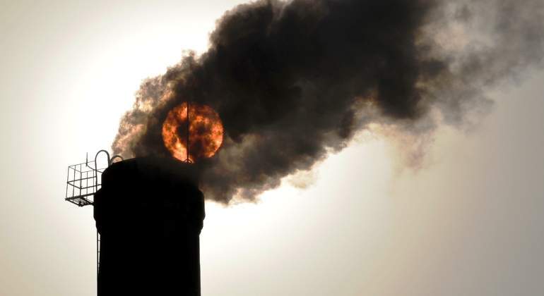 planta-carbon-fabrica-humo-calentamiento-contaminacion-cambio-climatico-reuters.jpg