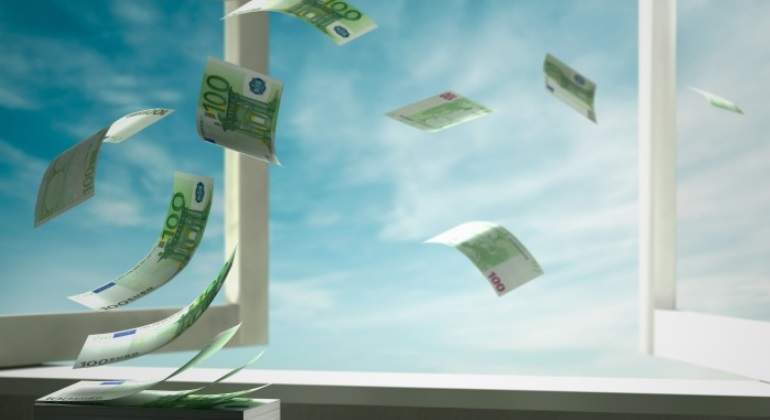 billetes-vuelan-ventana.jpg