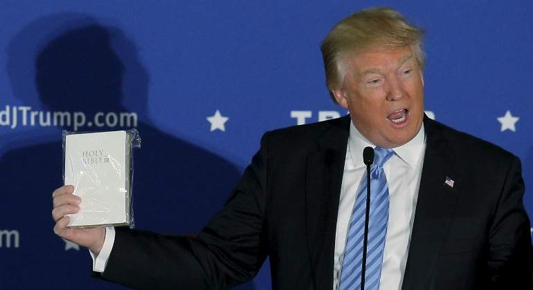 Trump-Biblia-Reuters.jpg