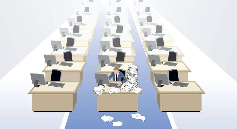 mesa-empleado-papeles.jpg