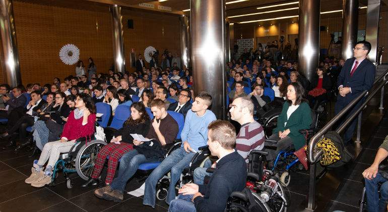 Foto-Entrega-Becas-defini.jpg