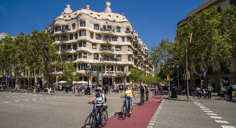 paseo-de-gracia-barcelona-casa-mila-gaudi-getty-770x420.jpg