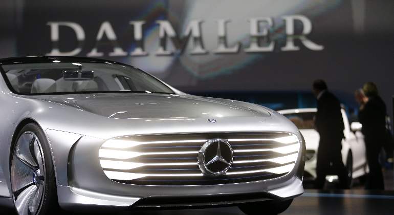 daimler-logo-reuters.jpg