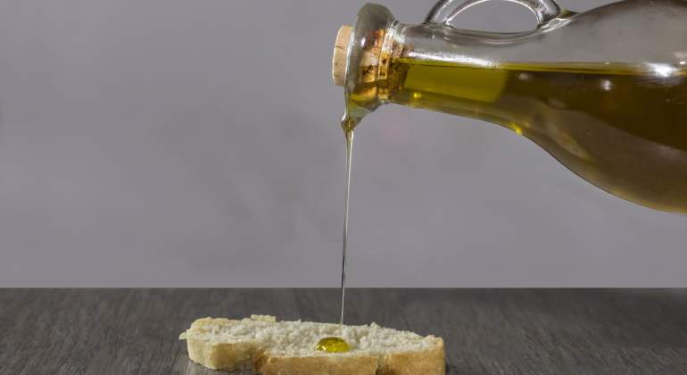 aceite-oliva-botella-tostada-recurso-dreamstime.jpg