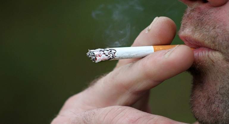 tabaco-hombre-fumando.jpg