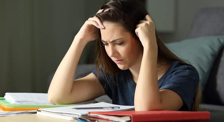 chica-estudiando-libros-iStock.jpg